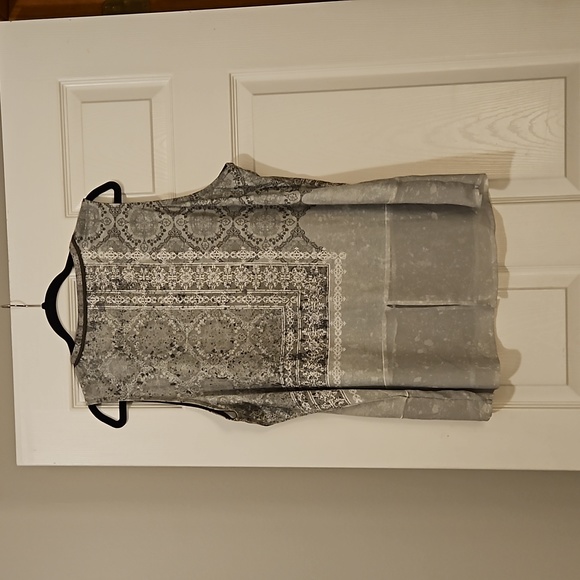 *SOLD*CJ Banks hi-low sleeveless top - Picture 2 of 7